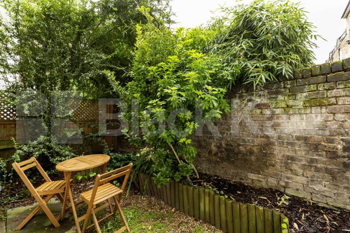 Modern recently refurbished one bed with garden in a period conversion in Camden Camden Street, Camden